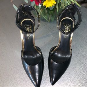 Sexy Fergie ankle strap pump.
